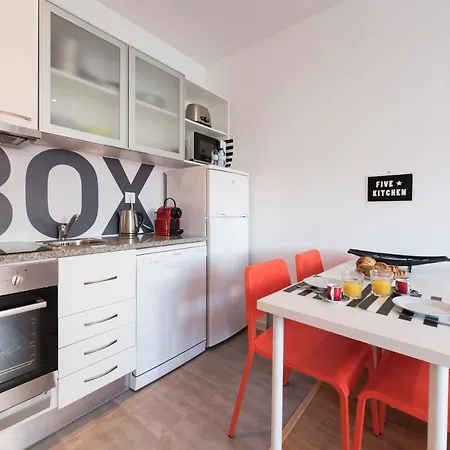 Lovelystay - Box Apartment *